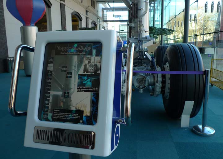 landing gear augmented reality exhibit.jpg